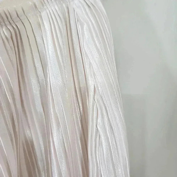 Dalia  Pleated Pearl colored Midi Skirt. Small - Picture 8 of 8